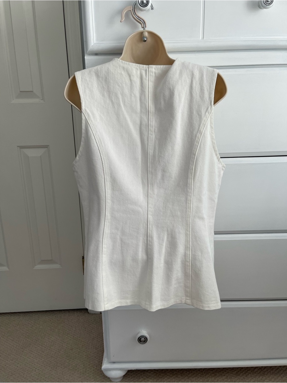 Le Lis Cream Sleeveless Structured Tank Top